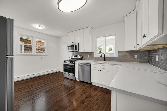 2010 Lincoln Avenue, Whiting, IN 46394