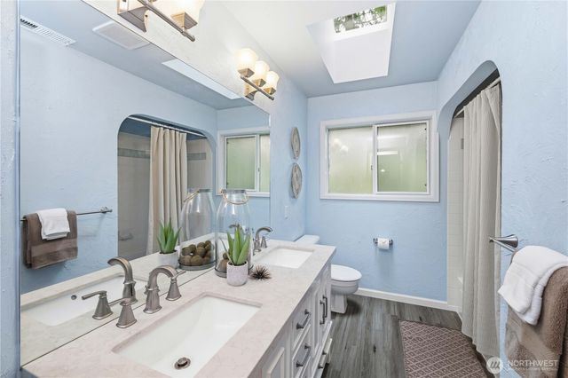 421 SW 335th Street, Federal Way, WA 98023