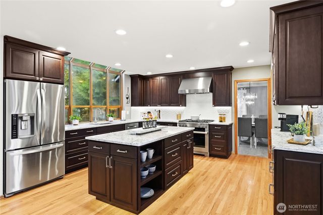 421 SW 335th Street, Federal Way, WA 98023