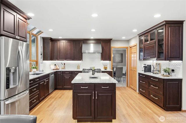 421 SW 335th Street, Federal Way, WA 98023