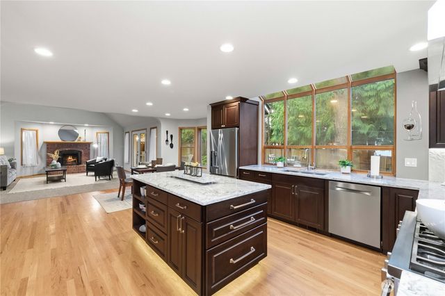 421 SW 335th Street, Federal Way, WA 98023