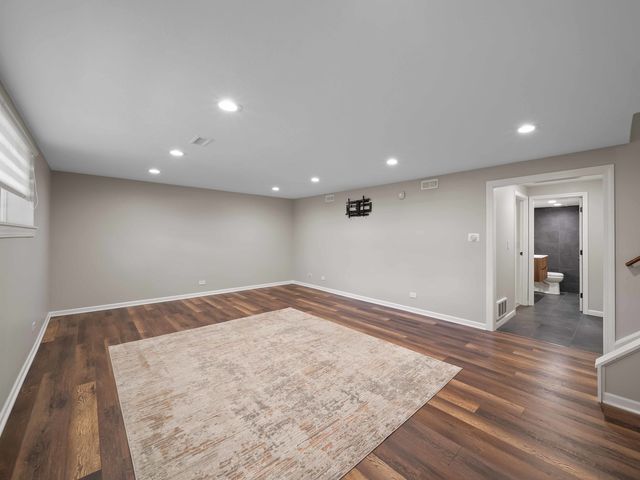 600 S SPRINGINSGUTH Road, Schaumburg, IL 60193