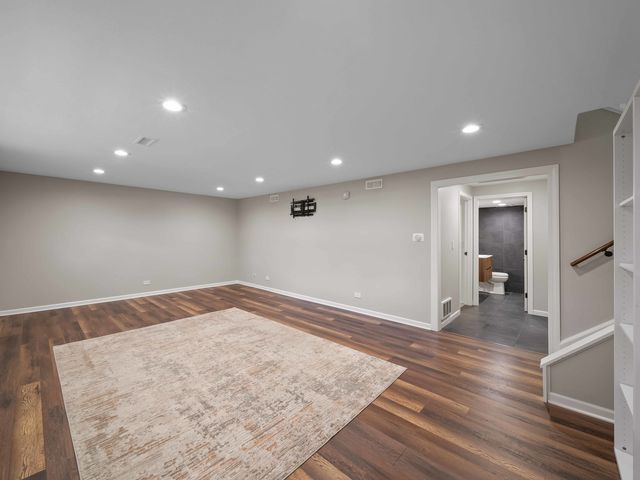 600 S SPRINGINSGUTH Road, Schaumburg, IL 60193