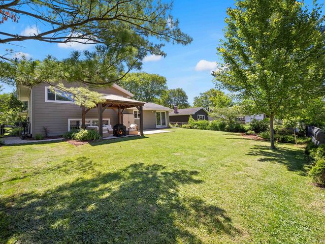 600 S SPRINGINSGUTH Road, Schaumburg, IL 60193