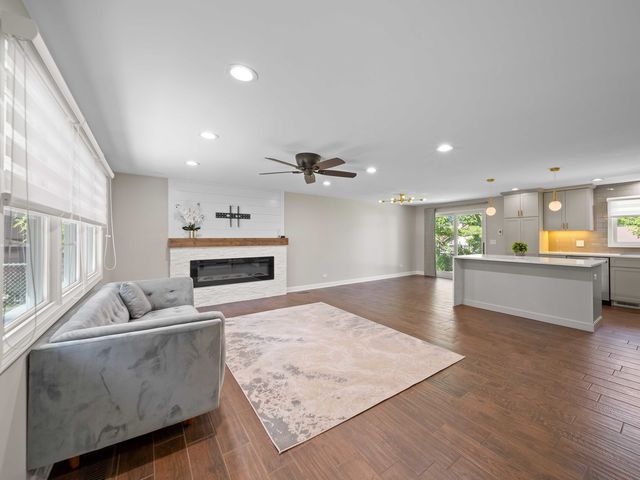 600 S SPRINGINSGUTH Road, Schaumburg, IL 60193