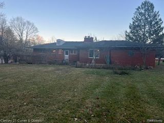 6886 E Nashway, West Bloomfield, MI 48322