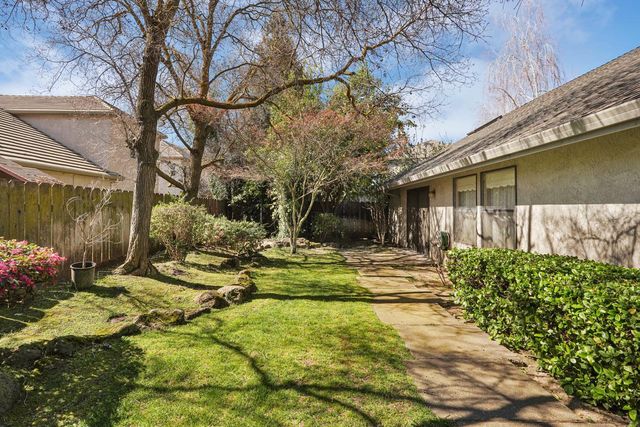 1560 Snapdragon Way, Manteca, CA 95336