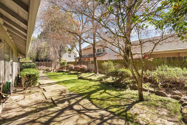 1560 Snapdragon Way, Manteca, CA 95336