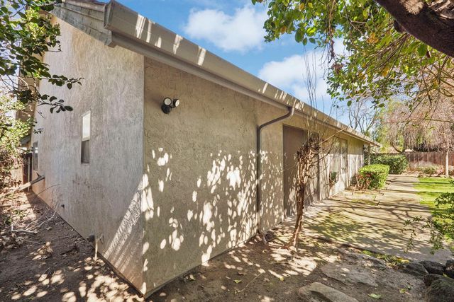 1560 Snapdragon Way, Manteca, CA 95336