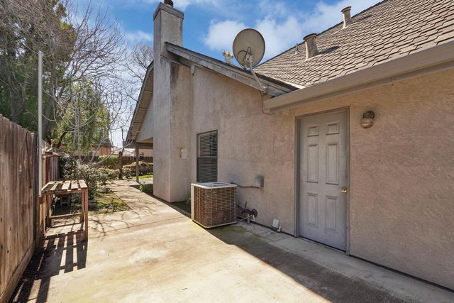 1560 Snapdragon Way, Manteca, CA 95336