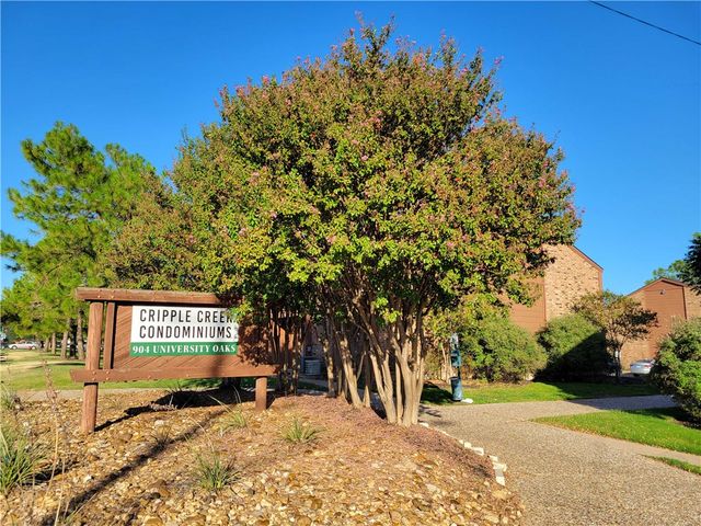 904 University Oaks Boulevard 17, College Station, TX 77840