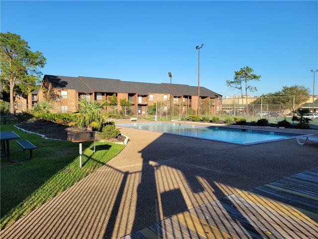 904 University Oaks Boulevard 17, College Station, TX 77840