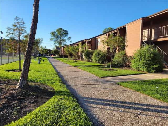 904 University Oaks Boulevard 17, College Station, TX 77840