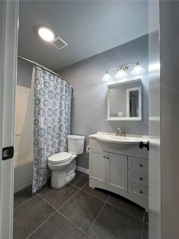 904 University Oaks Boulevard 17, College Station, TX 77840