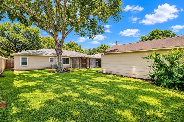 1313 Tobola Street, Rosenberg, TX 77471