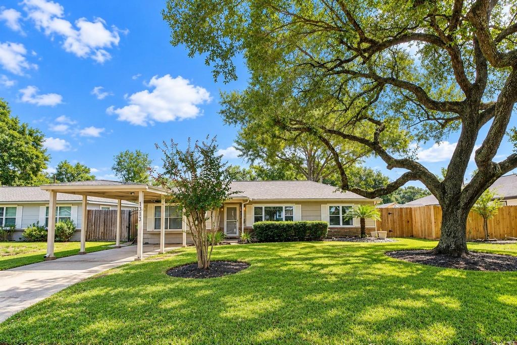 1313 Tobola Street, Rosenberg, TX 77471