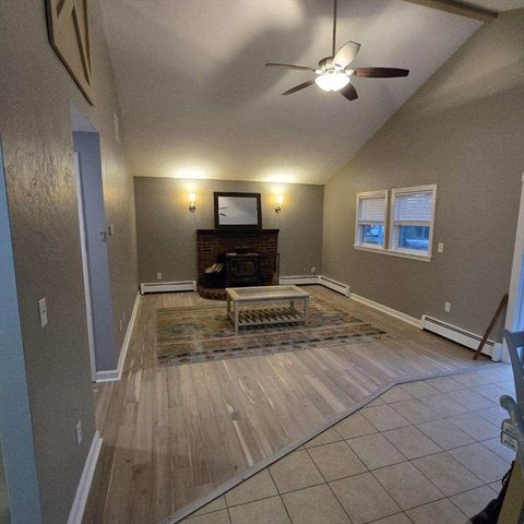 633 Wareham St. 1, Plymouth, MA 02360