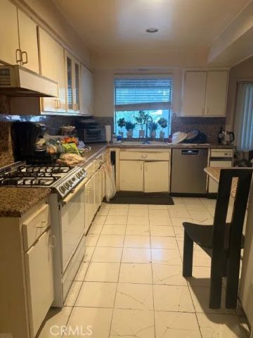 10210 Encino Avenue, Northridge, CA 91325