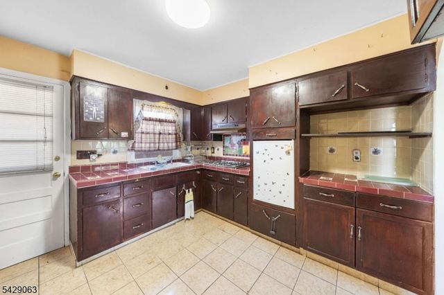 466 Delavan Ave, Newark City, NJ 07107