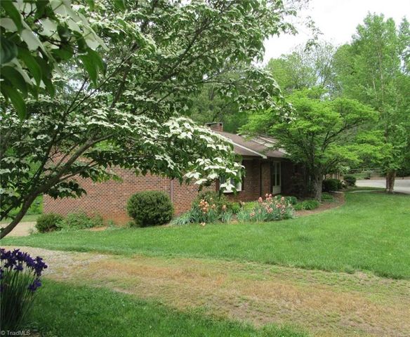 408 Colonial Drive, North Wilkesboro, NC 28659