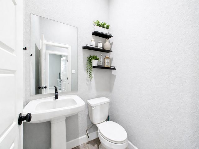 2711 Oakwood Shores Drive, Richwood, TX 77515