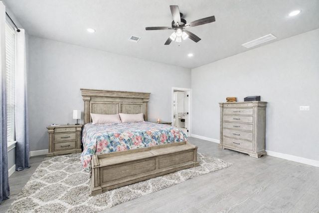 2711 Oakwood Shores Drive, Richwood, TX 77515