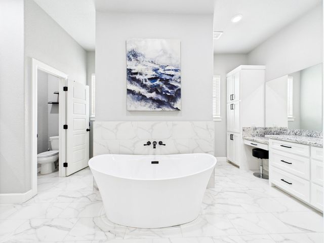 2711 Oakwood Shores Drive, Richwood, TX 77515