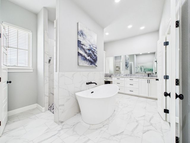 2711 Oakwood Shores Drive, Richwood, TX 77515