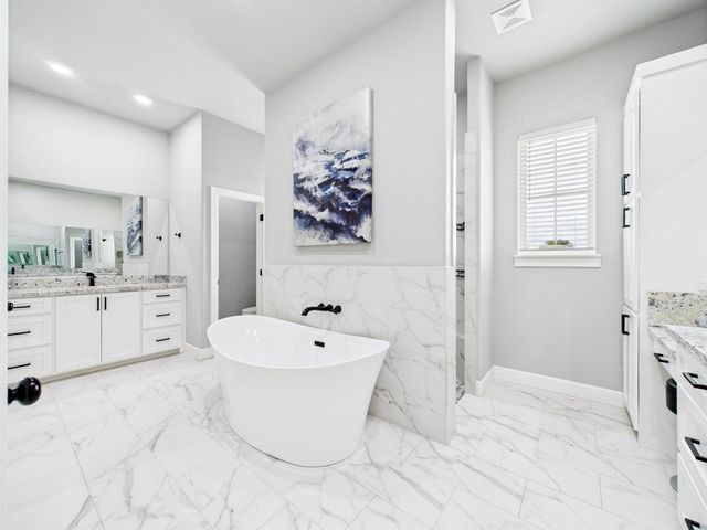 2711 Oakwood Shores Drive, Richwood, TX 77515