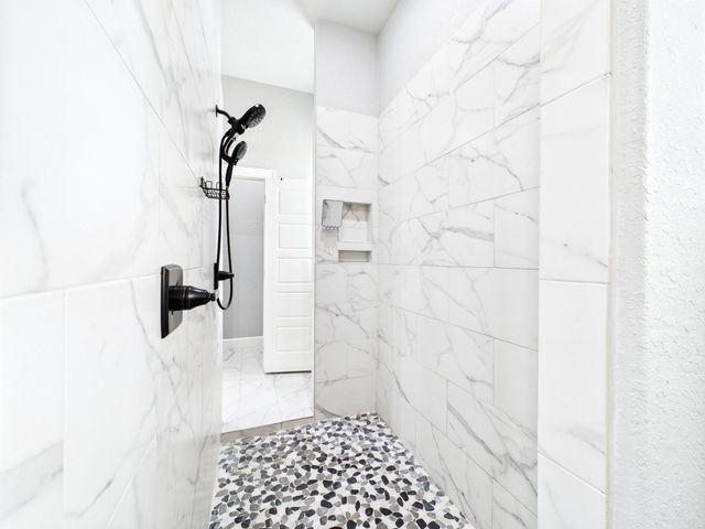 2711 Oakwood Shores Drive, Richwood, TX 77515