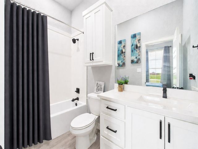 2711 Oakwood Shores Drive, Richwood, TX 77515