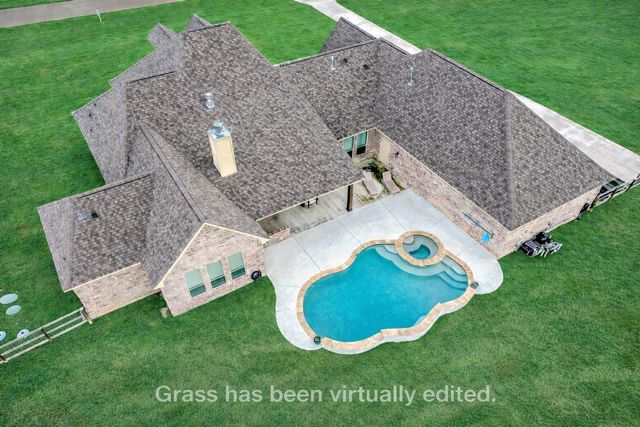 2711 Oakwood Shores Drive, Richwood, TX 77515