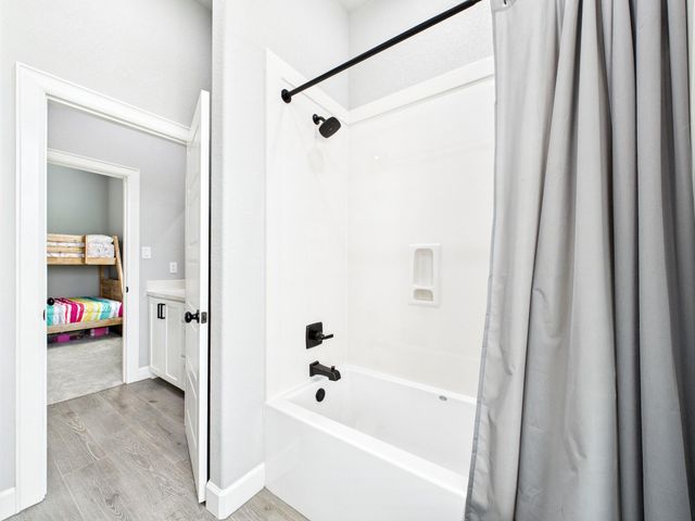 2711 Oakwood Shores Drive, Richwood, TX 77515