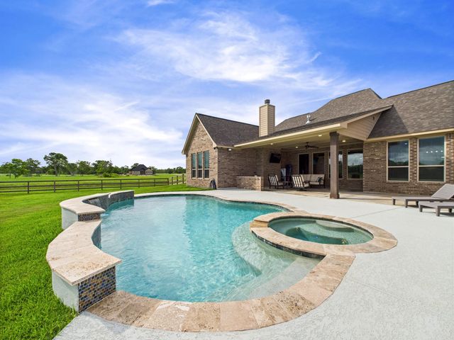2711 Oakwood Shores Drive, Richwood, TX 77515
