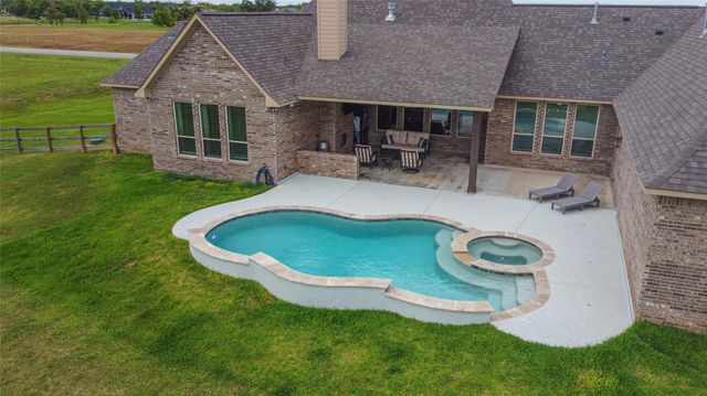 2711 Oakwood Shores Drive, Richwood, TX 77515
