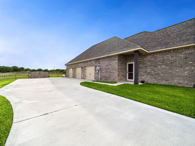 2711 Oakwood Shores Drive, Richwood, TX 77515