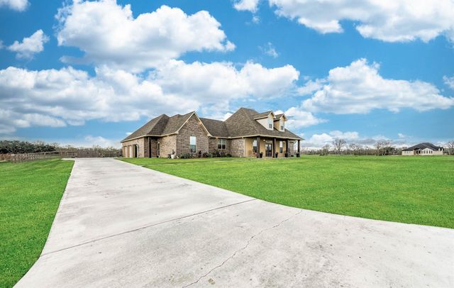 2711 Oakwood Shores Drive, Richwood, TX 77515