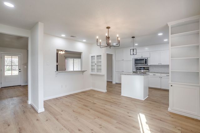 3813 Easy Street, Alvarado, TX 76009