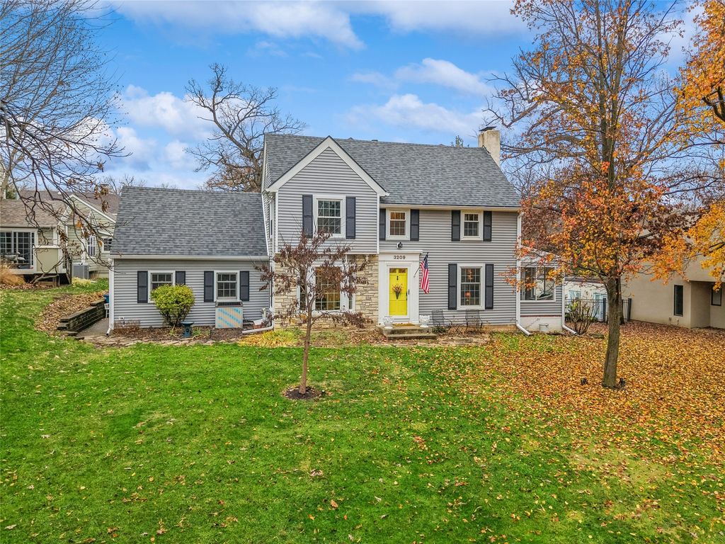 3209 Saint Johns Road, Des Moines, IA 50312