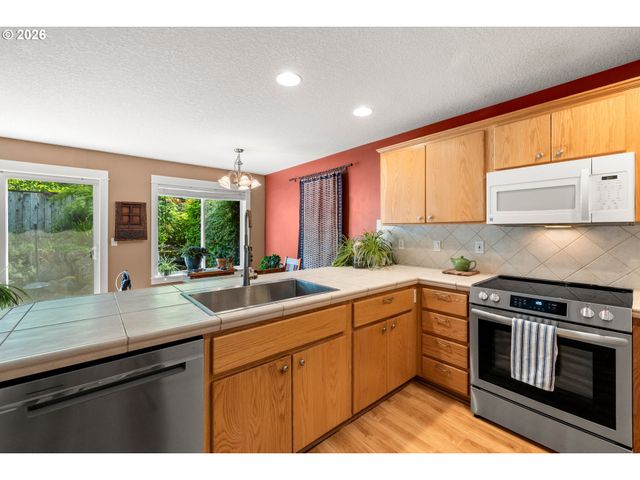20164 Sw BERNICE Ln, Beaverton, OR 97007