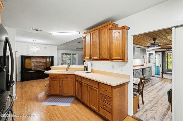 457 Wildwood Avenue SW, Palm Bay, FL 32908