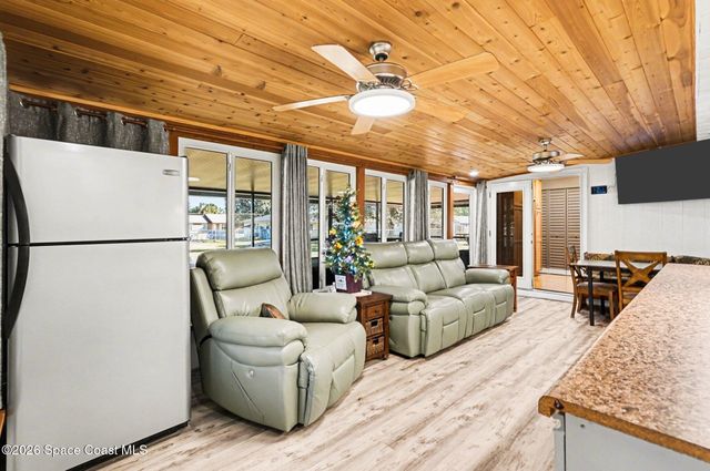 457 Wildwood Avenue SW, Palm Bay, FL 32908