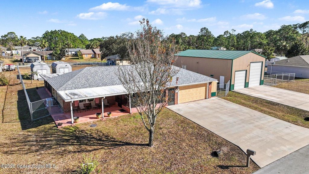 457 Wildwood Avenue SW, Palm Bay, FL 32908