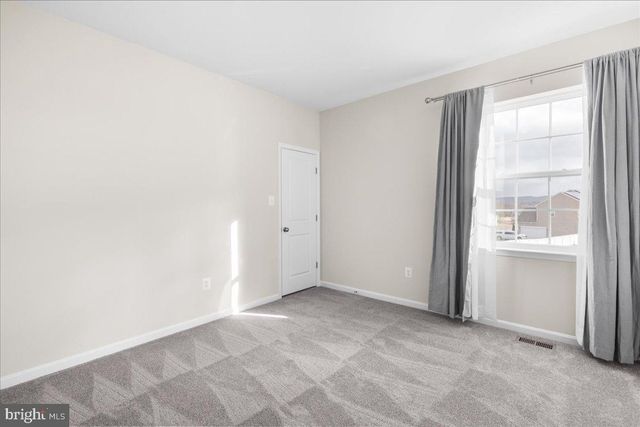 218 HAYBINE DR, Shenandoah Junction, WV 25442