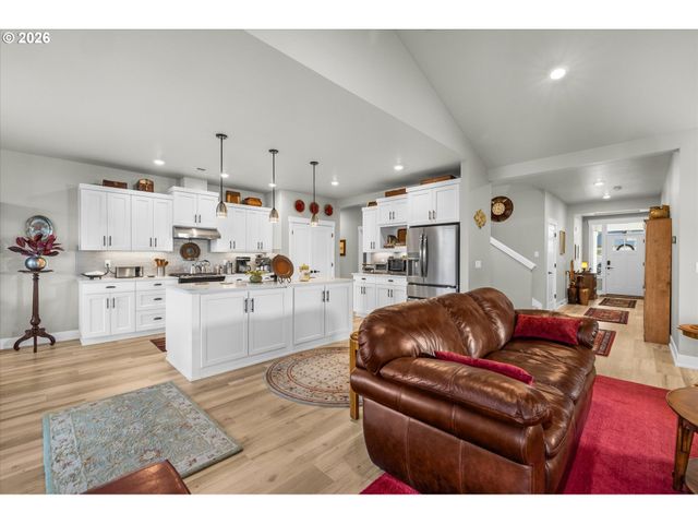 1330 Se 13TH Pl, Canby, OR 97013