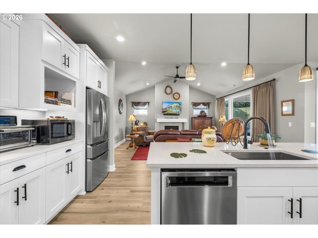 1330 Se 13TH Pl, Canby, OR 97013