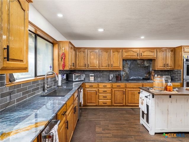1045 Private Road 7005, Lexington, TX 78947