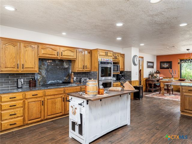 1045 Private Road 7005, Lexington, TX 78947