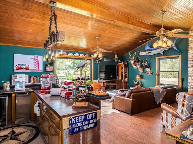 1045 Private Road 7005, Lexington, TX 78947