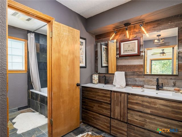 1045 Private Road 7005, Lexington, TX 78947